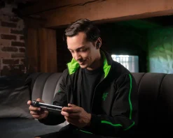 Razer Controls For Mobile|Kishi V2 USB-C - Mobile Gaming Controller